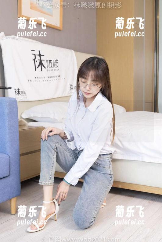 BoBoSocks袜啵啵-甜甜圈 BoBoSocks袜啵啵 - 甜甜圈的马丁靴图片,穿上之后能走路吗?不如先拍张写真试试!