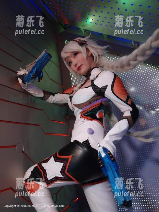 BoLoli菠萝社-小潘鼠 BoLoli菠萝社 - 圣诞特辑:当小潘鼠遇上冬季的浪漫写真