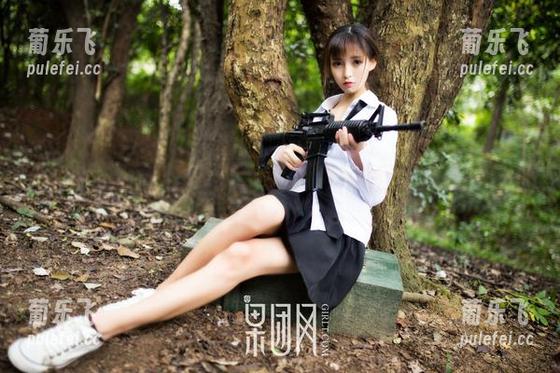GIRLT果团网 - 对不起，我只想在观看周妍希的毛衣合集时发呆。