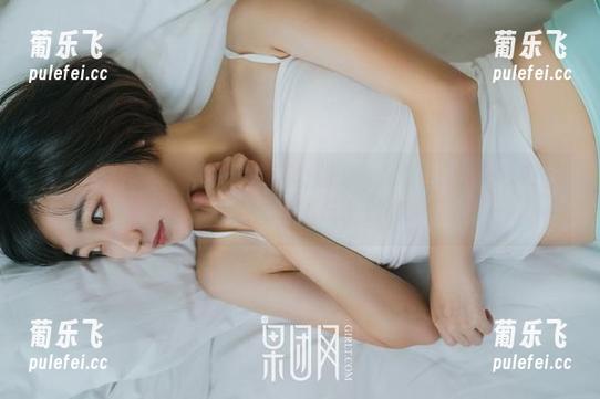 GIRLT果团网-周妍希 GIRLT果团网 - 母亲同款穿不了,周妍希高跟鞋图包来拯救!资源刷刷刷,你是“反弹王”吗?