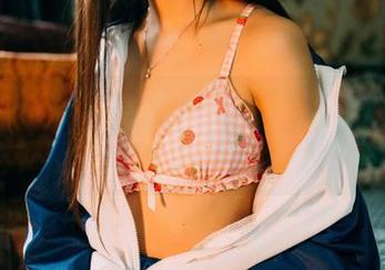 GIRLT果团网 – 最新图集：龚玥菲剧情片段，叮～～又是个“惊喜”？
