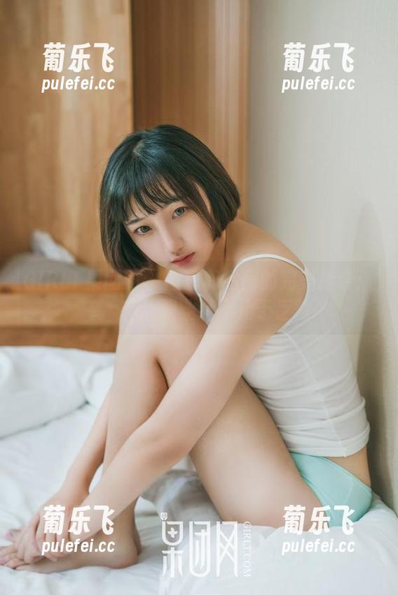 GIRLT果团网-龚玥菲 GIRLT果团网 - 图包和私房的完美结合:龚玥菲让职业装不止于乏味