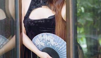 HuaYang花漾 – 玥儿玥er的套图，温柔得令人动心，一瞧就想咬一口。