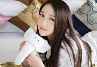 QingDouKe青豆客 – 福利抢先看：金BABY那条惊艳的红裙，原图来啦！