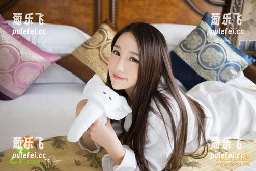 QingDouKe青豆客-金BABY QingDouKe青豆客 - 福利抢先看:金BABY那条惊艳的红裙,原图来啦!