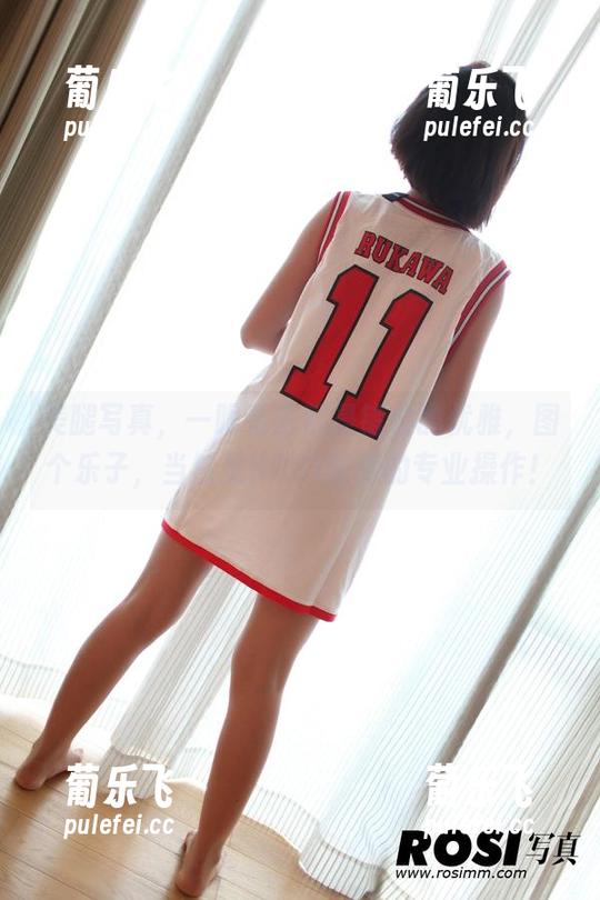 ROSI写真 美腿写真,一眼看去都是错位的优雅,图个乐子,当然是ROSI图库的专业操作!
