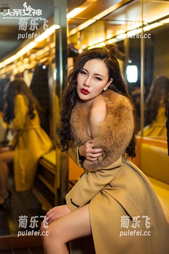 TouTiao头条女神 - 看刘瑾希的空姐图集，我眼里仿佛能飞起来了