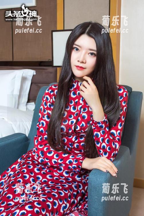 TouTiao头条女神 - 这个泳池里，只有小热巴自己的摄影作品集和她的灵动姿态。