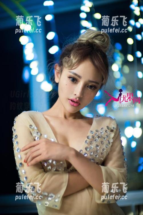 UGirls尤果网-夏倪可ella UGirls尤果网 - 套图里的夏倪可ella,豹纹穿搭好像有点炫酷,但更像是她在和我们玩捉迷藏,真看不透啊。