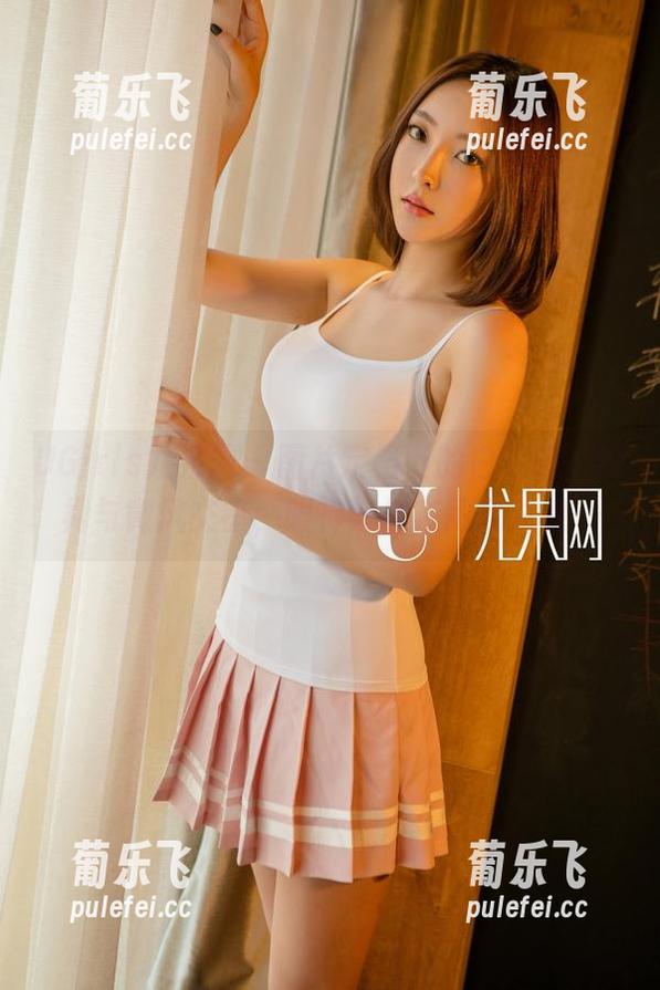UGirls尤果网-白熙萌 UGirls尤果网 - 图片定格下的白熙萌,短裙与微风交错,眼神好像在跟我对视…