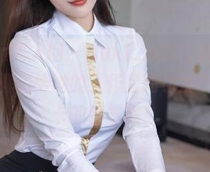 Xiuren秀人网 – Suki_baby的办公室美图，真想给她的工作空间也加个签到打卡的标签呢！
