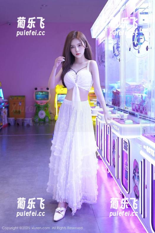 Xiuren秀人网 - 李若汐最新写真，走出一条完美的美腿总线，太吃香了吧