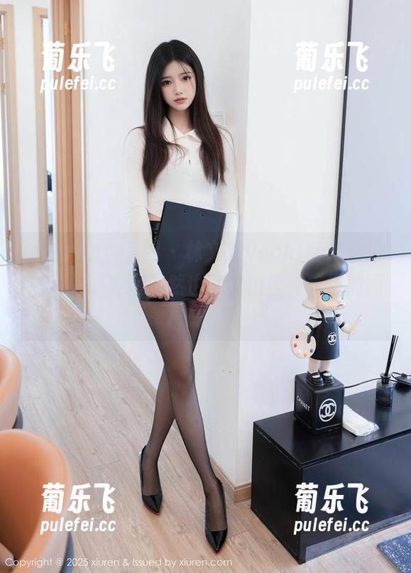 Xiuren秀人网-林文文yooki Xiuren秀人网 - 林文文yooki活力无极限——职业装竟然也能凹出这种气场的图片原图!