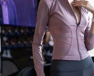 Xiuren秀人网 – 私房写真日记：瑶瑶baby的体操服，恍如在梦里翻腾！