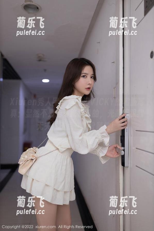 Xiuren秀人网 - 陈雅漫VICKY的和服写真：显然不是走传统路线的，光跟不跟我无关，重点在那份随性！