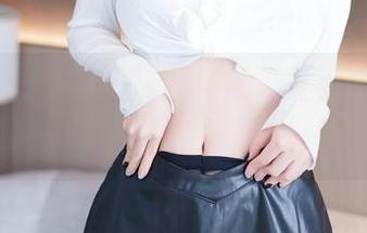 YouMi尤蜜荟 – 周妍希的灰丝图集，翻了又翻，看得我头疼。