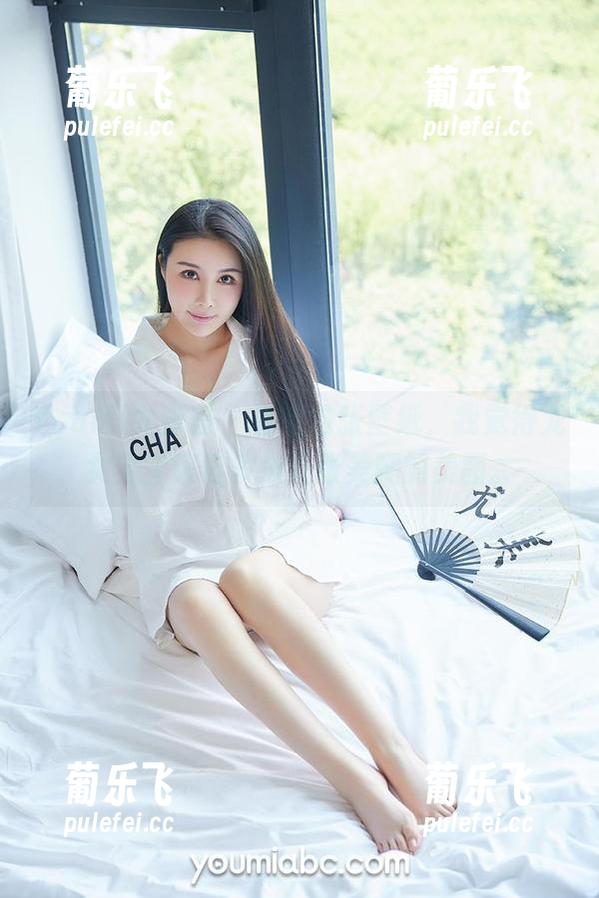YouMi尤蜜荟 - 看完这张壁纸，我觉得龙女宝宝该再多放几张美腿的美图。