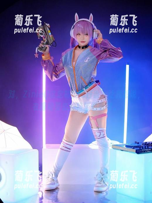 对，ZinieQ这定制的明日香，让我想说，衣服和姿态都特吸引眼球。