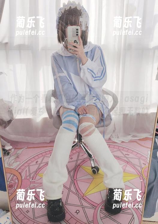 作为一个看极简的校园图包的人，asagiriai(爱ちゃん)总是偏偏能勾起我无数的联想。