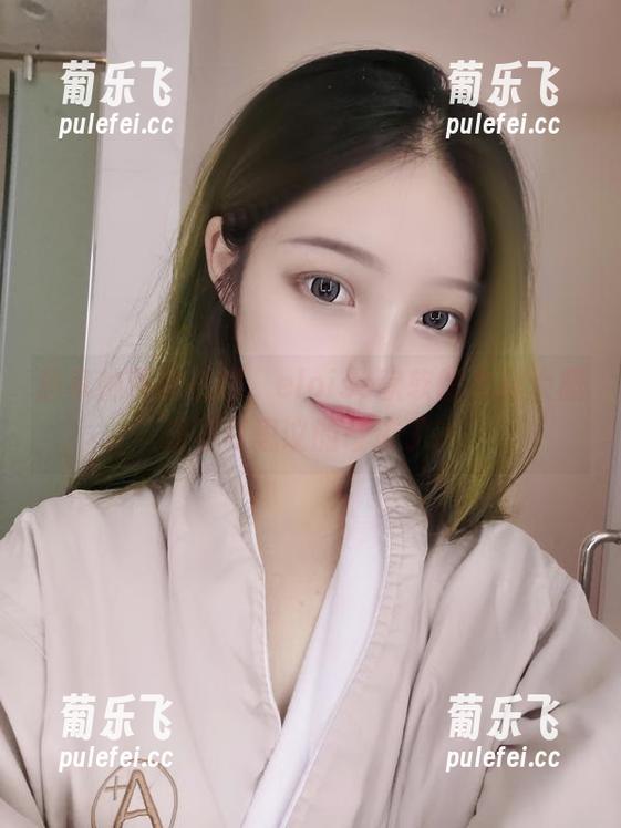 eloise软软 居家拍照有点难,eloise软软的作品大概是不可思议的奇迹了?