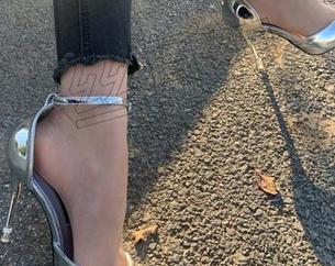 微密圈 – 原图资源在这里！丝月神带你领略牛仔裤与高跟肉丝的缤纷交织