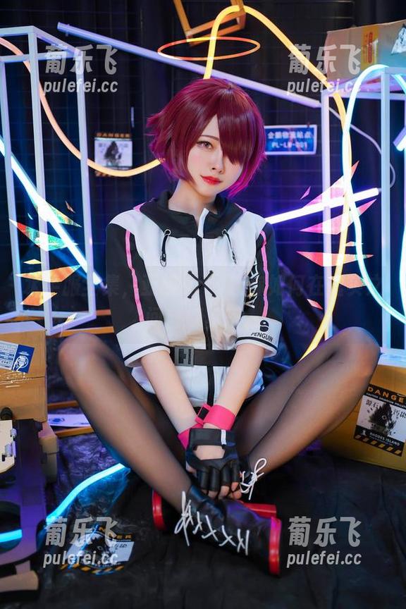 水手服全集，亚缇arty教你如何在虚实之间自得其乐。