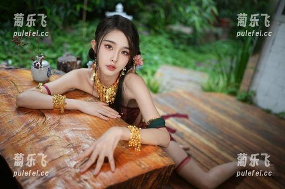 余多多Dudu 原图里的妲己,余多多Dudu和她的“古风诱惑力”能不能再往后一点儿?!
