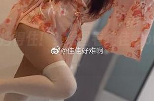 谁能抵挡得住！？原图看佳佳酱ovo的美腿！
