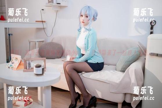 凉凉子 更新!凉凉子在连体衣里的小角色,原图带来了一丝撩人气息。