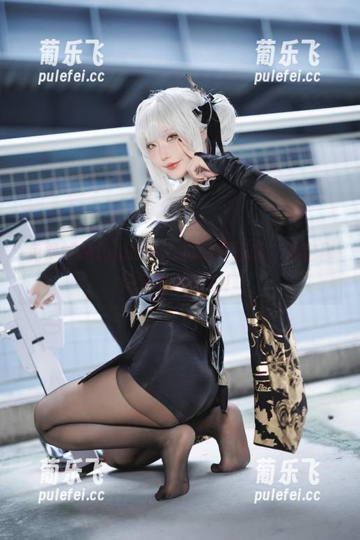 免费领略切切celia的制服写真，看完你肯定会想换装！