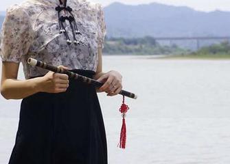 初夏女神 – 安妮的小熊卫衣高清出租:你能想到的可爱,都在这里。