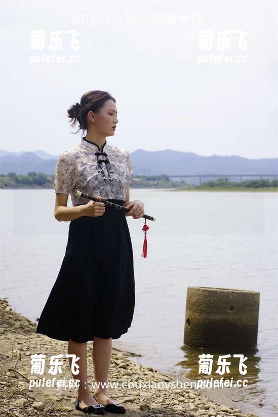 初夏女神-安妮 初夏女神 - 安妮的小熊卫衣高清出租:你能想到的可爱,都在这里。