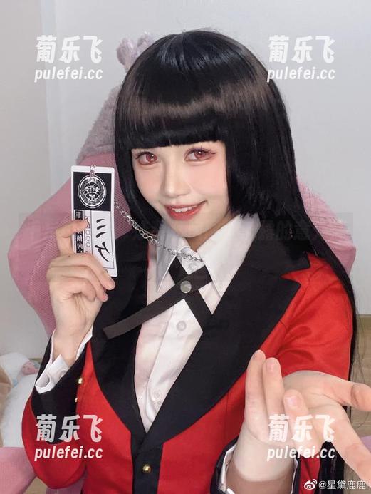 千反田鹿子 千反田鹿子:泳装私房图里流露的意外清新。