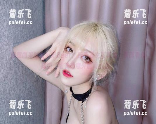 啾小妍Deer 肆意而来的啾小妍Deer:暗夜猫女写真集,原图看似随意,细节却意外触动心弦。