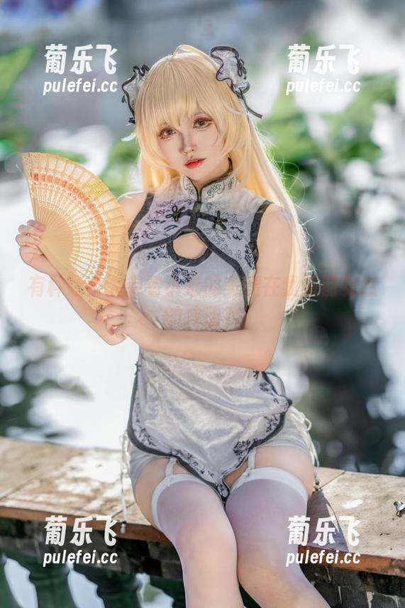 大大卷卷小卷 有种让大大卷卷小卷的美腿在我面前晃悠的冲动?