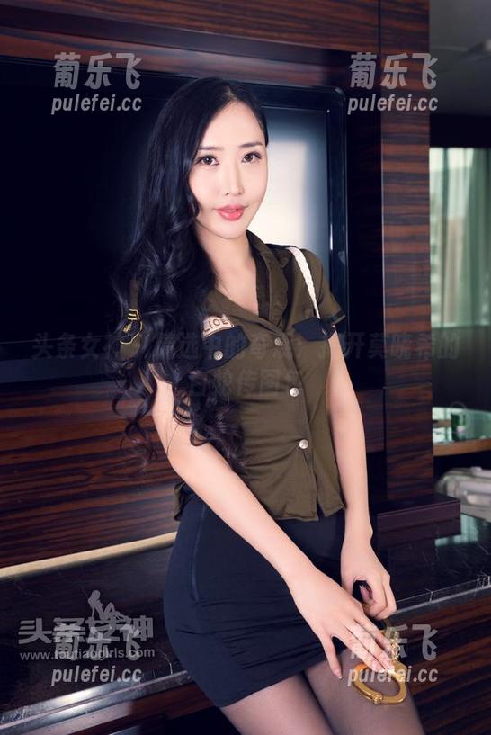 头条女神 - 精选中的奇观：揭开莫晓希的白蛇传图包