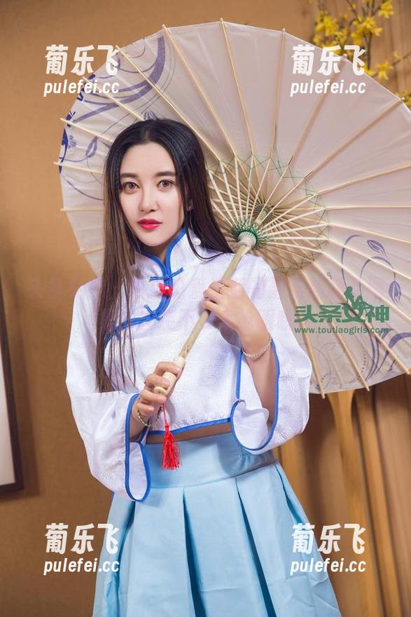 头条女神 - 拼搏热爱生活的最新高韩菲图集，套装不要太抢眼哦！