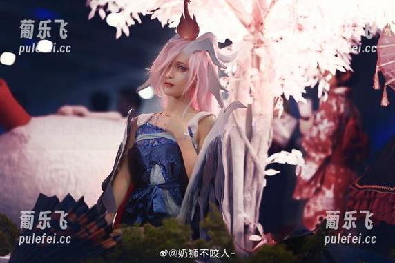 奶狮不咬人 从黑色到七色彩虹,奶狮不咬人的写真合集实在太任性了!