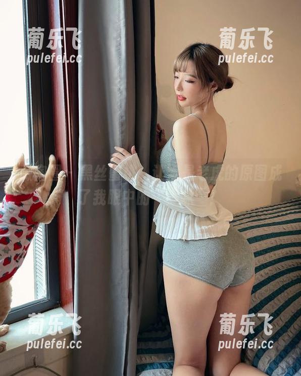 妮是老虎 微密圈 - 黑丝蜜桃,让妮是老虎的原图成了我眼中的“美味”!