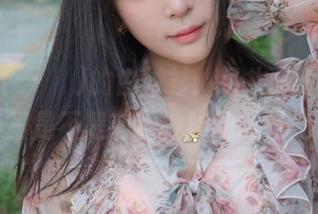 姜仁卿(강인경)的白衬衫：风扑面而来，作品集里是不是有种神秘的清新气息？