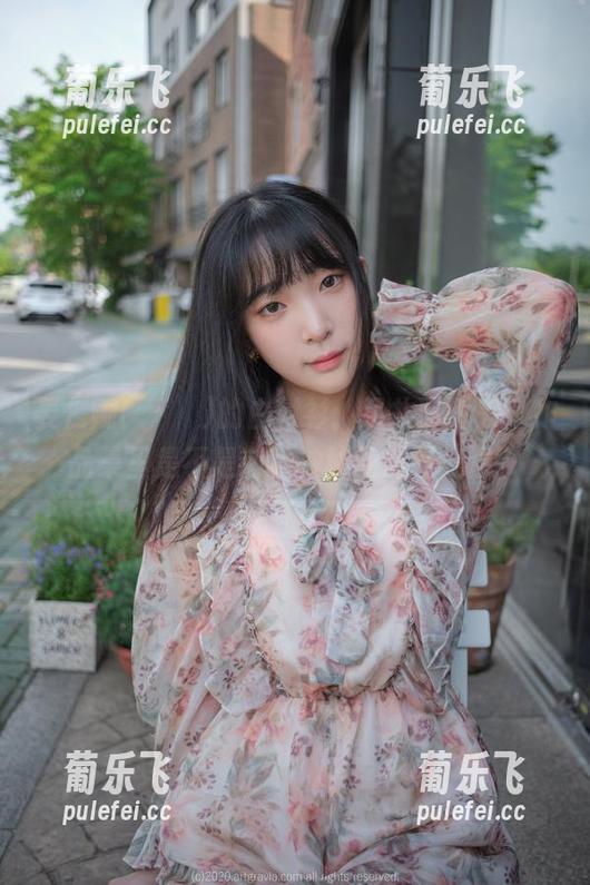 姜仁卿(강인경)的白衬衫：风扑面而来，作品集里是不是有种神秘的清新气息？
