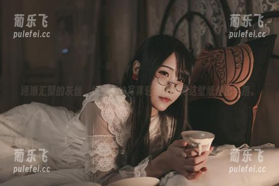 嫣嫣子 逐渐汇聚的灰丝,嫣嫣子的写真轻易让人向这壁纸伸出手指。