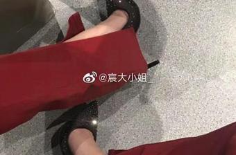 微密圈 – 黑丝不止是颜色,宸大小姐的无圣光合集唤醒你的思绪