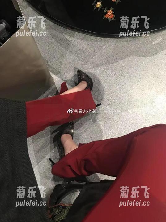 微密圈 - 黑丝不止是颜色，宸大小姐的无圣光合集唤醒你的思绪
