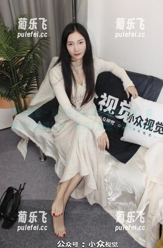 小众视觉 - 私拍中的珂老师和牛仔裤，像是夏日傍晚的风，带来了意想不到的清新。