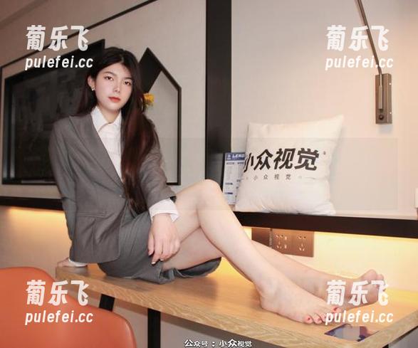 小众视觉-芳芳 小众视觉 - 芳芳又在秀恩爱了,这次是图包里的华丽礼服(求分享!)