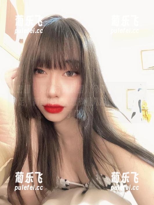 小猫咪ck 微密圈 - 她的写真集里,只有小猫咪ck的裸足,简约得让人想多看几遍,太有意思了吧?