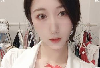 微密圈 – 小玉吃果冻又来了，丝袜原图就像一杯咖啡，苦涩而让人着迷～