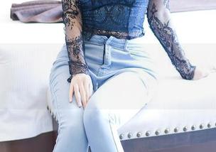 尤蜜荟 – 福利必看！玥儿玥er的制服美腿图集不容小觑