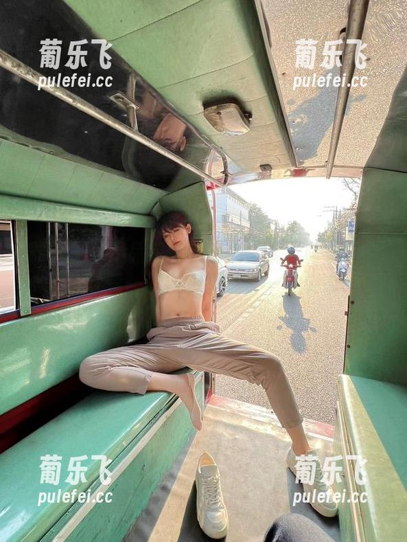 就是阿朱啊 微密圈 - 作品集里的晚烟:就是阿朱啊总能让每一次吸烟都成了一种姿态
